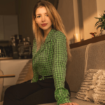 M637, female model