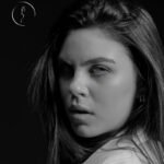 Black and white portrait of a female model in Kuwait looking over her shoulder – Model 690, portrait shoot
